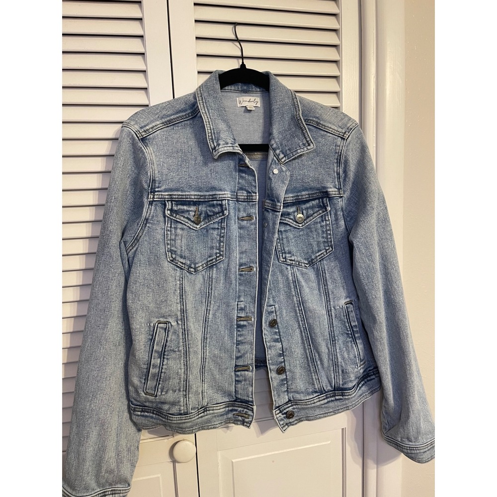 Relaxed Boxy Light Wash Denim Jacket Classic Trucker Oversized Fit Womens